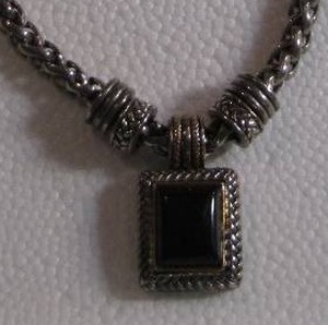 lot 214 image: BLACK STONE NECKLACE ON HEAVY CHAIN