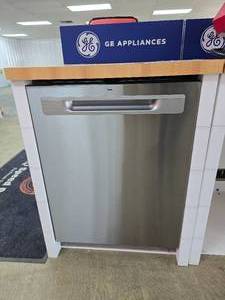 lot 13 image: NEW GE 24 Top Control Built-In Stainless Steel Dishwasher, Model GDP670SYVFS