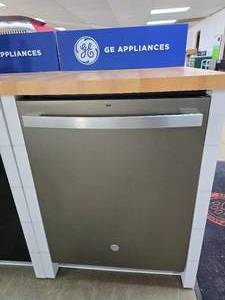 lot 14 image: NEW GE 24 Top Control Built-In Stainless Steel Dishwasher w 3rd Rack, Model GDT670SMVES