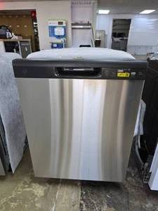 lot 34 image: NEW GE 24 Built-In Front Control Dishwasher, Model GDF535PSRSS Stainless Steel