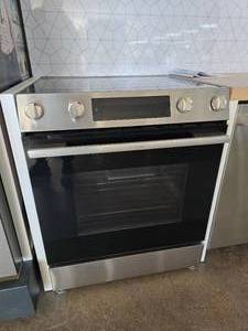 lot 35 image: NEW Bosch 100 Series 30 Electric Range, Model HEF1050MU Stainless Steel