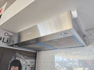 lot 36 image: NEW Bosch Stainless Steel Undercabinet Hood, Model DUH50353UC