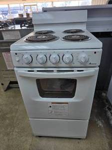 lot 44 image: NEW Amana 20 Electric 4 Burner Range, Model AEP222VAW White