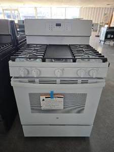 lot 47 image: NEW GE 30 5.0 Cu. Ft. 4 Burner Gas Range w Center Griddle, Model JGB735DP1WW White