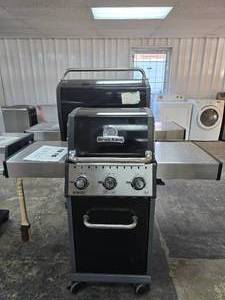 lot 64 image: NEW Broil King Baron 320 Grill
