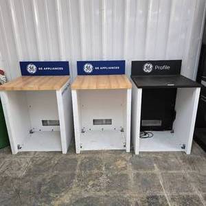 lot 129 image: Lot of 3 Dishwasher Display Cabinets
