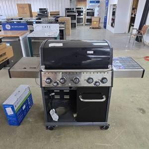 lot 84 image: Broil King Baron 590 Grill