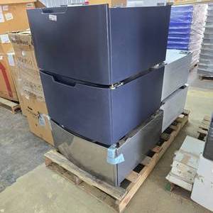lot 168 image: Lot of 4 WasherDryer Pedestals