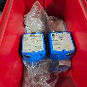 lot 259 image: Lot of 6 Johnson Controls M9109-GGA-4 Actuators