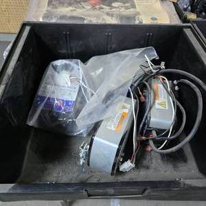 lot 262 image: Lot of 4 Johnson Controls M9208-GGB-YK10 Spring Return Actuators