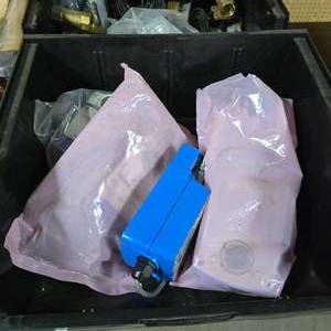 lot 263 image: Lot of 5 Misc Johnson Controls Actuators