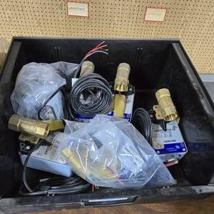 lot 264 image: Lot of 6 Johnson Controls VA9203-GGA-2Z Spring Return Actuators