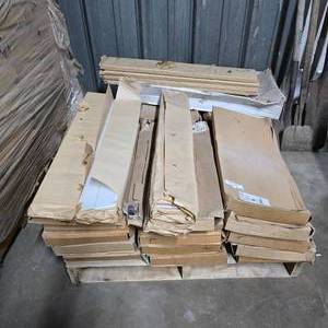lot 280 image: Pallet of Dacor Range Grates & Glass Panels