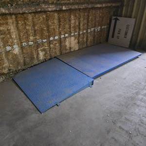 lot 285 image: Industrial Floor Pallet Scale w Ramp.  Needs Digital Readout Screen