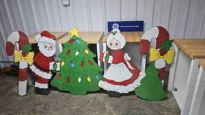 lot 302 image: Lot of Vintage Wooden Hand Painted Christmas Yard Dcor.  6 Pieces Total