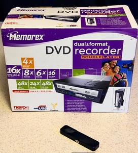 lot 26 image: NEW Memorex Multi-Format External DVD Recorder USB2.0 MRX-525GE &amp 32 GB Digital Voice Activated Recorder