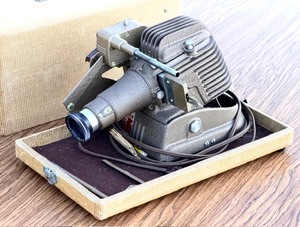lot 15 image: 1950s Golde Blower Cooled Manumatic Slide Projector - Awesome Condition