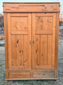 lot 17 image: Antique Wooden Wardrobe - No Nail or Screw Easy Disassembly&nbsp