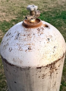 100 lbs. High Pressure Gas Cylinder - Commonly Used For Propane, Argon, Nitrogen, CO2, Oxygen, &amp; Helium