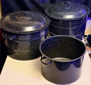 lot 40 image: Three (3) Vintage Black Speckled Graniteware Enamel Stock Pots