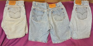 lot 63 image: Vintage Mens Orange Label Levis 550 Shorts - Sizes 30 &amp 31