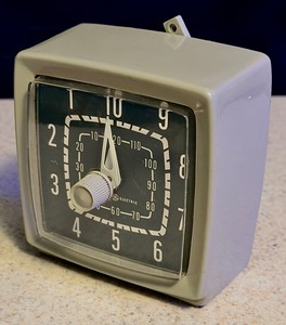 lot 77 image: General Electric Rare Vintage Mechanical KitchenDarkroom Timer