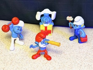 lot 113 image: Four (4) Vintage 1970s Smurf Figures