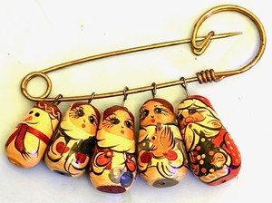 lot 123 image: Vintage Russian Hand-Painted Lacquer Little Nesting DollsMade Into A Brooch