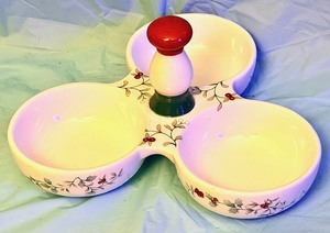 lot 129 image: RARE Pfaltzgraff WINTERBERRY Green Holly Red White Berries Table Centerpiece