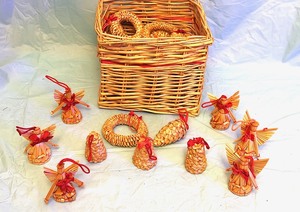 lot 130 image: Vintage Scandinavian Swedish Woven Wheat Straw Ornaments W Red Trim