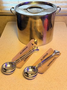 lot 37 image: Vintage 12 Quart Stockpot W Lid - 10 Inches Tall &amp Two 2 Piece Aluminum Serving Sets