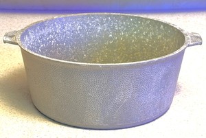 lot 164 image: Vintage Club Hammered Aluminum Oval Roaster Pot 6 Quart