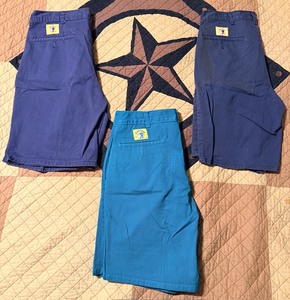 lot 167 image: Vintage Duck Head Mens Shorts Sizes 30-32