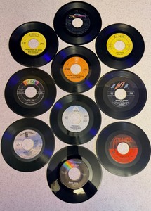 lot 189 image: Ten (10) Assorted Vintage 45s - Including Charlie Rich &amp Melissa Manchester&nbsp