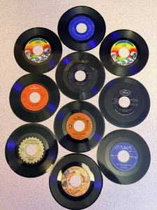 lot 193 image: Ten (10) Assorted Vintage 45s - Including the Platters &amp Kris Kristofferson