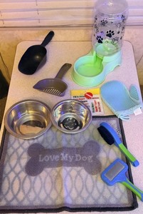 lot 223 image: Pet Grooming &amp Feeding Supplies