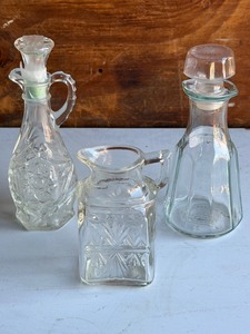 lot 254 image: Vintage Anchor Hocking Early American PrescutGlass Oil or Vinegar Cruet, Geometric Syrup-Vinegar Clear Molded CruetPitcher, &amp Oil or Vinegar Cruet WStopper