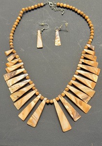 lot 274 image: Mother of Pearl Shell Necklace - Brown WMatching Earrings&nbsp