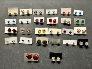lot 278 image: Nice Selection of Twenty-Six (26) Fashion Earrings&nbsp
