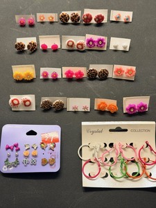 lot 280 image: 30 Pair of Fashion Earring&nbsp