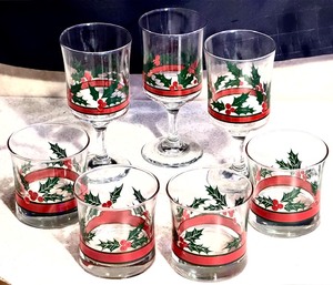 lot 316 image: Four (4) Popular Vintage Libbey Holley and Berries Double Old Fashioned Glasses & Three (3) Water Goblets Associated With 1989s Arbys Promotion