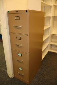 lot 150 image: 4 drawer metal file cabinet - 15x25x52