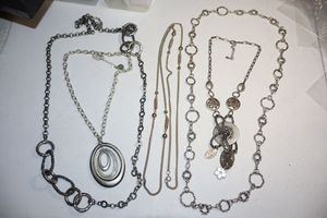 lot 74 image: Mixed variety of jewelry necklaces