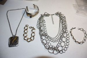 lot 75 image: Silver toned jewelry