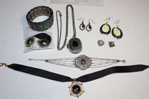 lot 82 image: Antique and Victorian style jewelry with locket necklace