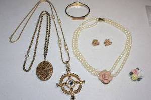 lot 84 image: Rose flower jewelry, gold tone locket necklace