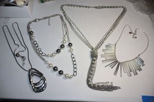 lot 91 image: Silver toned jewelry