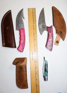 lot 115 image: Damascus steel knives Skinner knives and folding pocket knife