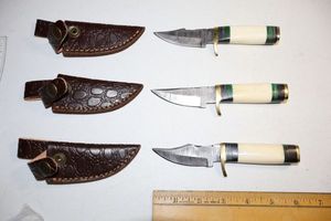 lot 124 image: Damascus steel knives set of 3 small hunting knives with brass finger guard