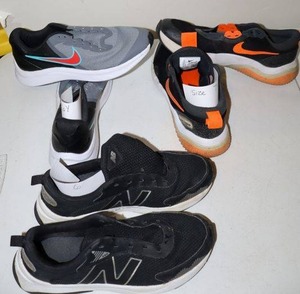 lot 46 image: Nike and New balance shoes, sizes 6-7